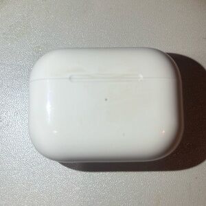 Apple AirPods case ( EARBUDS NOT INCLUDED)